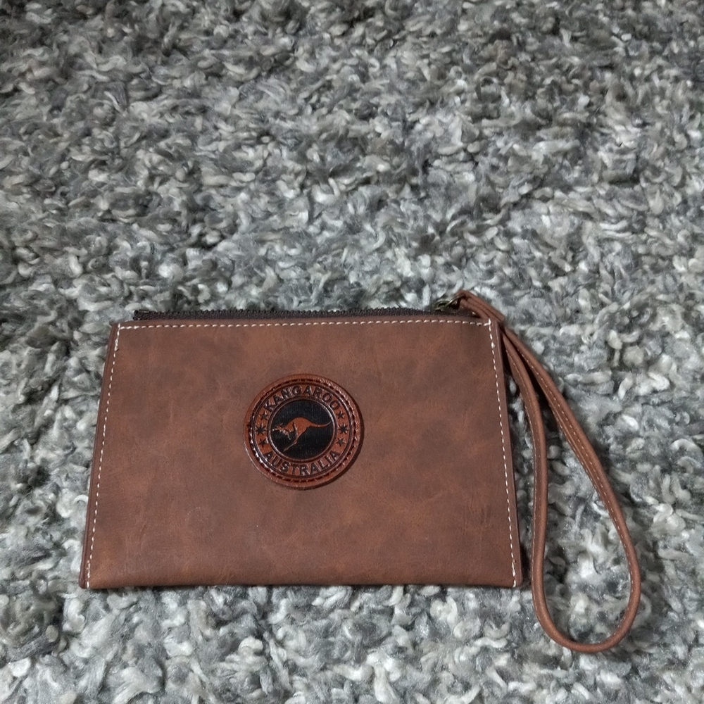 Kangaroo Brown Womens Wallet With Zipper Closure And Back Card Holders